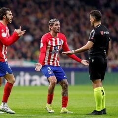 Koke, De Paul y Paulista se juegan su presencia ante el Barça