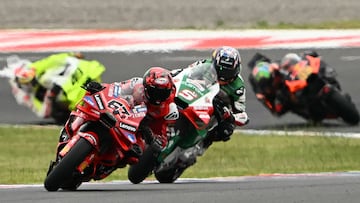 Zarco persigue a Bagnaia durante el GP de Argetina del pasado domingo en Termas.