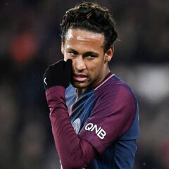 Going for gold? Neymar meets Beckham in matching jackets