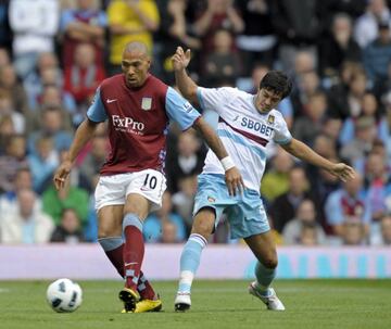 Carew jugando con el Aston Villa.