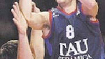 Calderón renovó hasta el 2006.