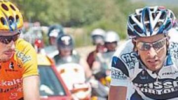 <b>BRONCA. </b>Egoi Martínez, a la izquierda, no se entendió con Juan Antonio Flecha y ambos dejaron escapar al francés Moncoutie y a la victoria final.