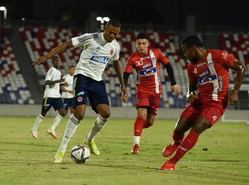 Los dirigidos por Reinaldo Rueda continúan su preparación para el juego vs Honduras y disputaron dos partidos amistosos en el Romelio Martínez.