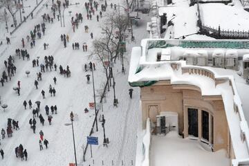 El centro de la capital del España cubierta de nieve. 