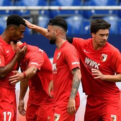 El Augsburgo agrava la crisis de un Schalke que ve lejos Europa