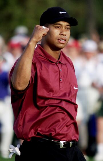 Tiger Woods celebrando su segundo Masters de Augusta 