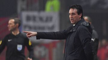 Paris Saint-Germain's Spanish headcoach Unai Emery gestures during the French cup football match Rennes vs Paris SG at the Roazhon Park in Rennes, on January 7, 2018. / AFP PHOTO / LOIC VENANCE