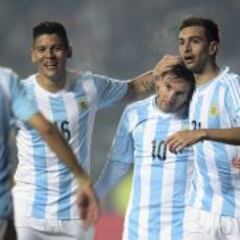 Messi juega de “8” en Argentina