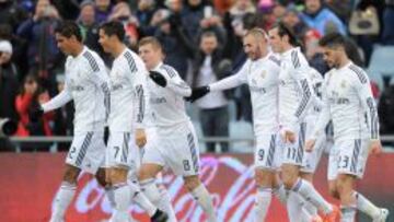 Varane, Cristiano, Kroos, Benzema, Bale, Carvajal e Isco celebran el primer tanto del equipo ante el Getafe.