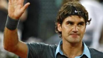 <b>BUEN DEBUT.</b> El suizo Roger Federer cumplió en su debut, al vencer al sueco Robin Soderling, 24 del mundo, por 6-1 y 7-5 en 69 minutos.