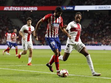 Diego Costa y Rub¨¦n Semedo.