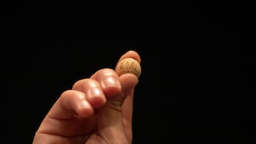 MADRID, SPAIN - DECEMBER 22: A pupil of the San Ildefonso school, holds the ball bearing of the top prize winning number during the draw of Spain's Christmas lottery named 'El Gordo' (Fat One) at the Teatro Real on December 22, 2019 in Madrid, Spain. This year's winning number is 26590, with a total of 4 million euros for the top prize to be shared between ten ticket holders. (Photo by Pablo Blazquez Dominguez/Getty Images) LOTERIA NAVIDAD SORTEO