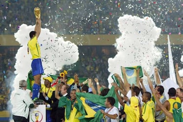 ?Qu¨¦ fue de Caf¨²?: La leyenda de Brasil que pas¨® por Zaragoza