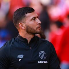 Entorno de Juan Escobar: “En dos meses estará jugando nuevamente, es un toro”