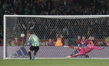 Miranda anotó el penalti que le dio la victoria al Betis en el final de la Copa del Rey.