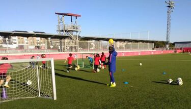 Amanda acerca los valores del Atlético en su primer campus