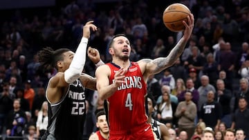 SACRAMENTO, CALIFORNIA - JANUARY 04: JJ Redick #4 of the New Orleans Pelicans makes the game winning shot over Richaun Holmes #22 of the Sacramento Kings in the final seconds of their game at Golden 1 Center on January 04, 2020 in Sacramento, California. NOTE TO USER: User expressly acknowledges and agrees that, by downloading and/or using this photograph, user is consenting to the terms and conditions of the Getty Images License Agreement.   Ezra Shaw/Getty Images/AFP
 == FOR NEWSPAPERS, INTERNET, TELCOS &amp; TELEVISION USE ONLY ==