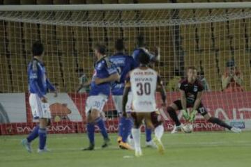 Otálvaro volvió como titular y marcó un golazo que acerca al equipo embajador a los ocho.