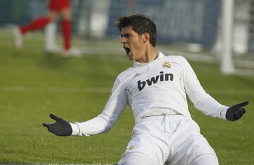 Antes de recalar en las categoras inferiores del Real Madrid, tambin estuvo en el Getafe como cadete. Morata debut con el primer equipo filial del Real Madrid en 2010. Estuvo un total de tres a?os, en los que consigui el ascenso a 2? convirtindose en la principal referencia ofensiva del Castilla. En su tercer a?o, dejara el filial para formar parte del primer equipo.