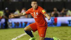 Castillo sigue con problemas físicos y es duda para Rusia