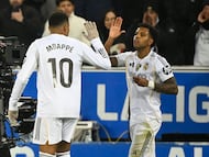 Real Madrid's Brazilian forward #11 Rodrygo celebrates scoring his team's second goal with Real Madrid's French forward #10 Kylian Mbappe during the Spanish league football match between Deportivo Alaves and Real Madrid CF at the Mendizorroza stadium in Vitoria on December 14, 2025. (Photo by ANDER GILLENEA / AFP)
