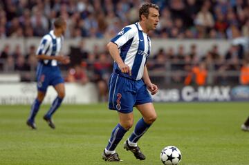 Capitán del equipo. Central portugués y leyenda de los dragones azules, importante para José Mourinho, alineado en diez de los trece partidos de la competición. Más de una década de azul y blanco entre 1992 y 2005 consumada en el título europeo por excelencia: Champions League 2003-04. 
