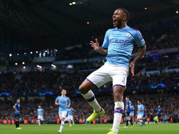 El jugador británico cosechó 35 goles en el Manchester City y 8 más en la Selección Inglesa.
