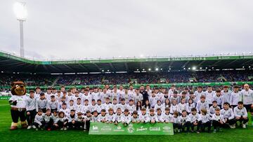 El Racing, junto a su cantera en el 110º aniversario.