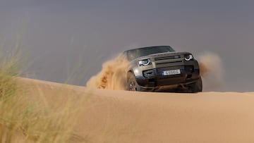 El Defender del Dakar 2026.