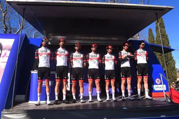 Por ¨²ltimo, y no por ello menos importante, el equipo que est¨¢ en la terna de grandes superpotencias del ciclismo: el UAE Team Emirates. El conjunto emirat¨ª cuenta con el aval m¨¢s valioso con el que se pueda contar en este deporte, el doble ganador del Tour de Francia: Tadej Pogacar. El esloveno, pese a tener solo 23 a?os, no necesita presentaci¨®n y, salvo que alguna lesi¨®n o ca¨ªda lo impida, aspira a seguir un a?o m¨¢s en lo m¨¢s alto all¨¢ donde compita. Almeida, Hirschi, Soler, Bennett, Ackermann, McNulty o Trentin, entre otros, son tambi¨¦n muestra del inagotable poder¨ªo del conjunto emirat¨ª, que tambi¨¦n cuenta con una de las perlas del ciclismo espa?ol, Juan Ayuso. Altas: Pascal Ackermann (Ale), George Bennett (Nzl), Joao Almeida (Por), Marc Soler, Alvaro Jos¨¦ Hodeg (Col), Alexys Brunel (Fra), Joel Suter (Sui) y Felix Grob (Ale). Bajas: Alexander Kristoff (Nor), Marco Marcato (Ita), David de la Cruz, Joe Dombrowski (EE UU), Valerio Conti (Ita), Sven Erik Bystrom (Nor), Alexandr Riabushenko (Blr) y Cristian Camilo Mu?oz (Col).