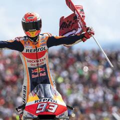 Marc Márquez va tres años por delante de Rossi a los 26