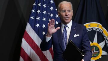 El presidente Joe Biden termina su partida despu&eacute;s de hablar durante una visita a la Oficina del Director de Inteligencia Nacional en McLean, Virginia, el martes 27 de julio de 2021. 