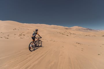 La tercera etapa de Épica Atacama permitió que los corredores pasaran por la duna El Medanoso, una de las más altas del mundo.