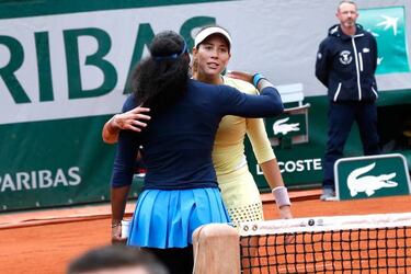 Muguruza beats Williams to win Roland Garros
