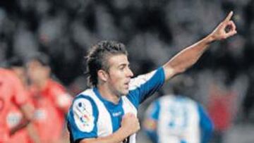 <b>SUYO Y DE TODOS. </b>Luis García logró el 2-1 que dio el triunfo ante el Sevilla.