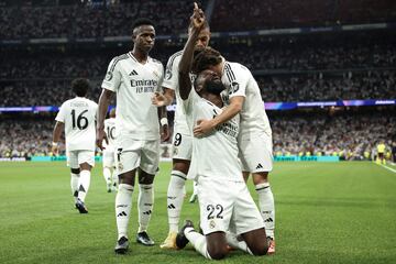 2-1. El central alemán celebra el segundo gol con Kylian Mabappé Fran García.