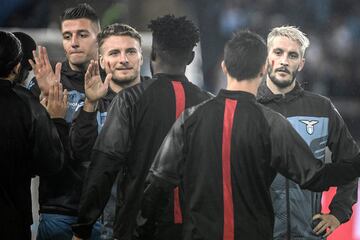 Los jugadores del Calcio han salido esta jornada a jugar sus partidos con una raya roja pintada en sus caras como muestra de apoyo al D¨ªa Internacional de la Eliminaci¨®n de la Violencia de G¨¦nero.
