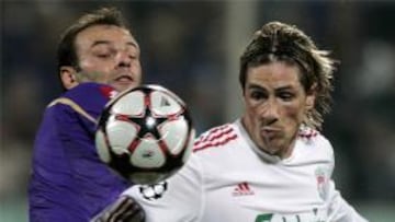 <b>Perdidos.</b> El Liverpool no consiguió frenar el empuje de la Fiorentina.