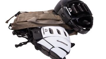 Morpher, un casco plegable para bicicletas que cabe en la mochila