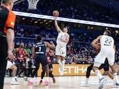 El Madrid responde al mejor Howard para alargar la racha