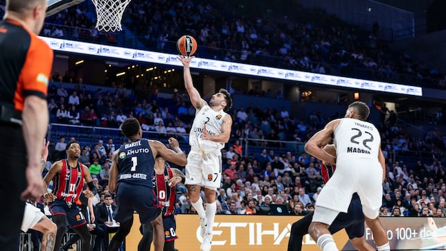 El Madrid responde al mejor Howard para alargar la racha