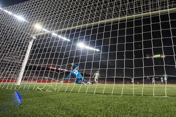5-1. Arturo Vidal marc¨® el quinto gol.
