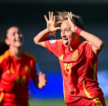 Alba Cerrato, del Sevilla, celebra un gol de la victoria ante Inglaterra.