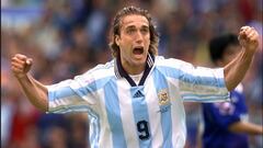 Gabriel Omar Batistuta cree que Jos&eacute; P&eacute;kerman no debe aceptar ser t&eacute;cnico de la Selecci&oacute;n Argentina. El delantero escribi&oacute; un duro mensaje en su Twitter