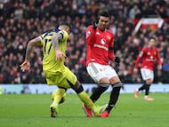 Soccer Football - Premier League - Manchester United v Tottenham Hotspur - Old Trafford, Manchester, Britain - February 7, 2026 Tottenham Hotspur's Cristian Romero fouls Manchester United's Casemiro and is later shown a red card REUTERS/Phil Noble EDITORIAL USE ONLY. NO USE WITH UNAUTHORIZED AUDIO, VIDEO, DATA, FIXTURE LISTS, CLUB/LEAGUE LOGOS OR 'LIVE' SERVICES. ONLINE IN-MATCH USE LIMITED TO 120 IMAGES, NO VIDEO EMULATION. NO USE IN BETTING, GAMES OR SINGLE CLUB/LEAGUE/PLAYER PUBLICATIONS. PLEASE CONTACT YOUR ACCOUNT REPRESENTATIVE FOR FURTHER DETAILS..