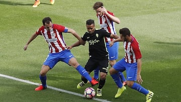 Douglas Pereira, durante un partido contra el Atlético de Madrid.