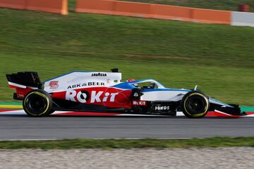 El FW43, un monoplaza donde a primera vista sobresale la presencia del color rojo en los pontones y alerón trasero del coche