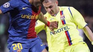 <strong>FUTURO.</strong> Benzema y Alves, rivales ahora en la Champions, pueden ser compañeros a partir de la próxima temporada.