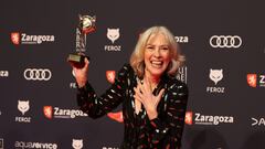 La actriz Susi Sánchez posa en el photocall tras recibir el premio a ‘Mejor actriz de reparto' por 'Cinco Lobitos', durante la gala de la X edición de los Premios Feroz en el Auditorio de Zaragoza, a 28 de enero de 2022, en Zaragoza, Aragón (España). La Asociación de Informadores Cinematográficos de España (AICE) entrega cada año, desde 2014, los premios Feroz, que reconocen el mérito y la calidad de la producción audiovisual española. La gala de entrega de los Premios Feroz 2023 vuelve a la capital aragonesa por segundo año consecutivo, para entregar los galardones en su X edición. Las películas que parten como favoritas, con mayor número de nominaciones son 'As Bestas' y Cinco Lobitos', mientras que en la categoría de series lidera 'La ruta'.
28 ENERO 2023;FEROZ;CULTURA;CINE;PELICULAS;SERIES;ACTORES;ACTRICES
Fabián Simón / Europa Press
28/01/2023