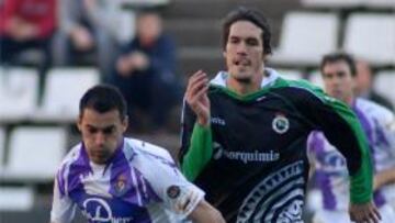 Sesma con el balón en un partido contra el Racing de Santander